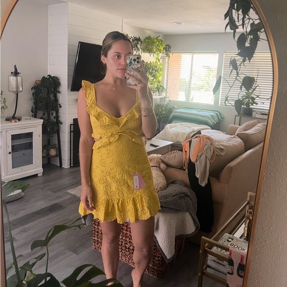 ASTR elora dress yellow - Picture 2 of 2